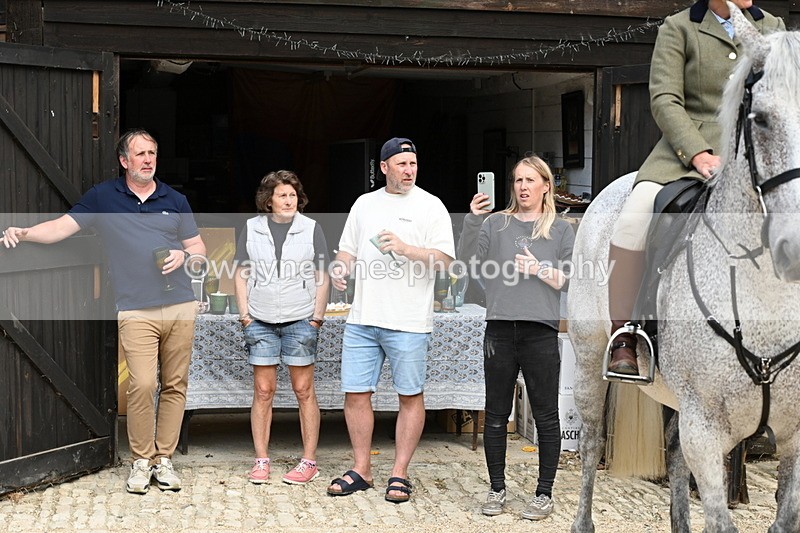 WJ6_3841 - Berks & Bucks - The Old farmhouse - Hound Exercise 20-08-25