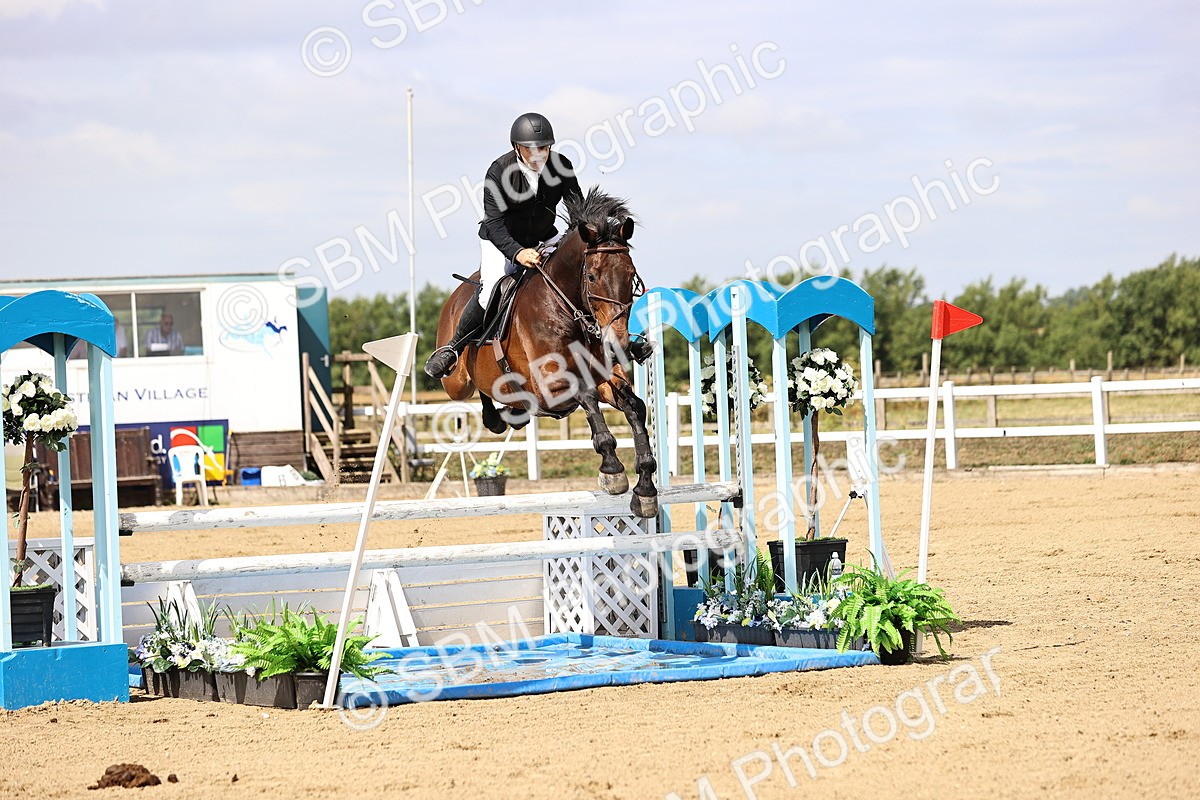 SBM_009653 - Class 8 - Senior Newcomers - 1.10  Open