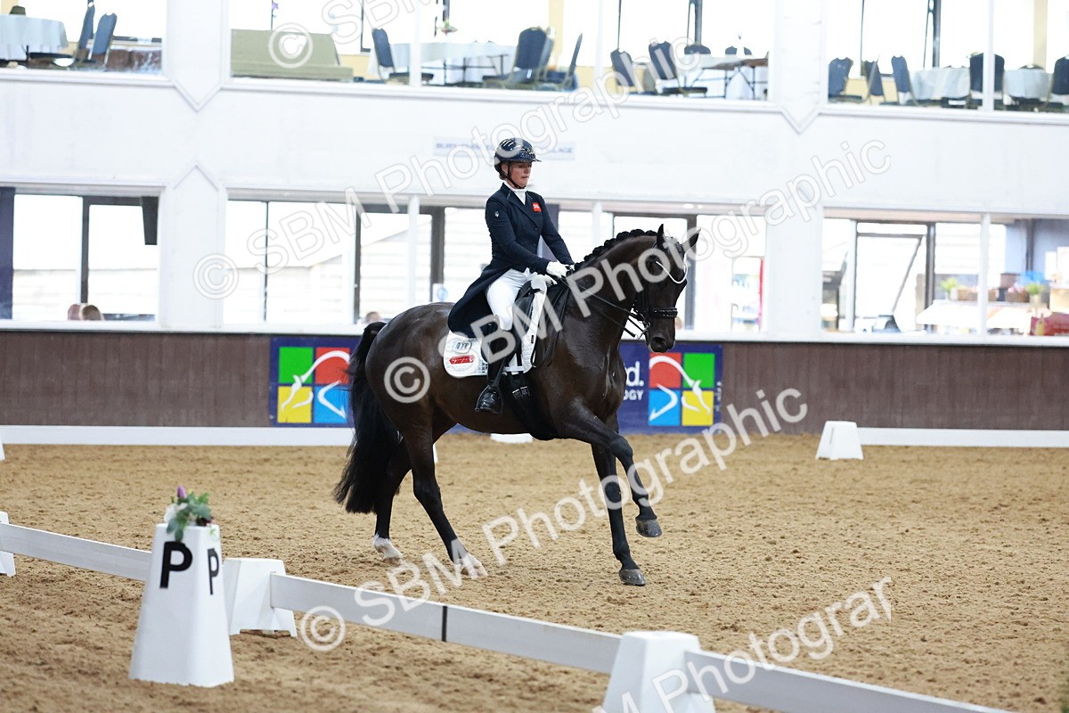 SBM_021673 - Class 14 - FEI Grand Prix - 18.52-19.37