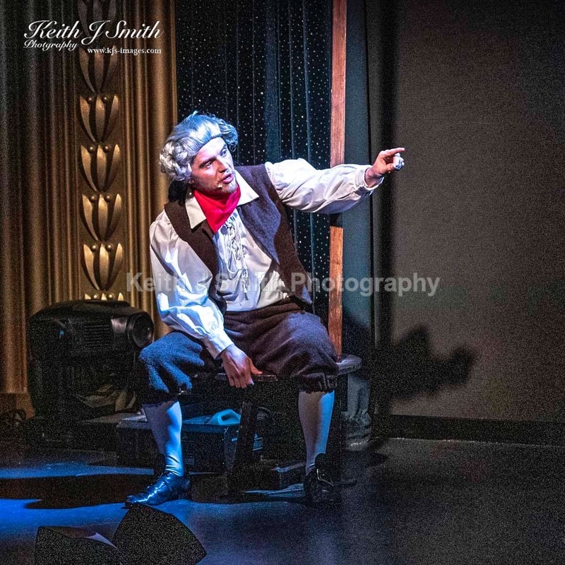 7KJS0934 - Ambition show team