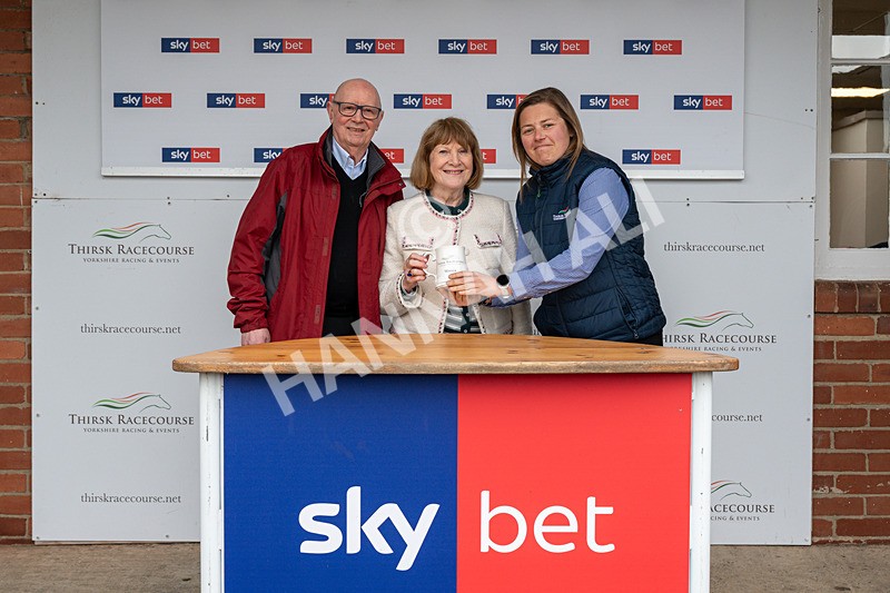 160526-Rcae 8-Run This Way-3781 - Race 8 5.57pm Sky Bet Build A Bet Handicap