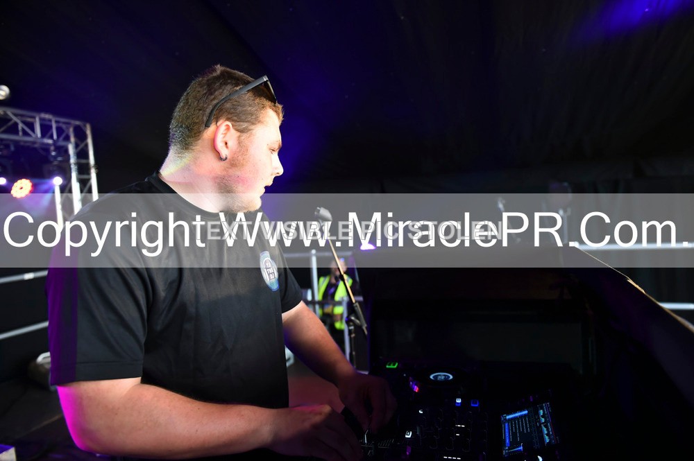 SH4_9970 - Tj the DJ