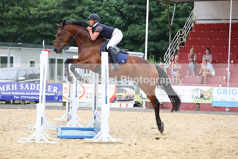 3E7A6253 - Class 8: Senior Newcomers/1.10m open