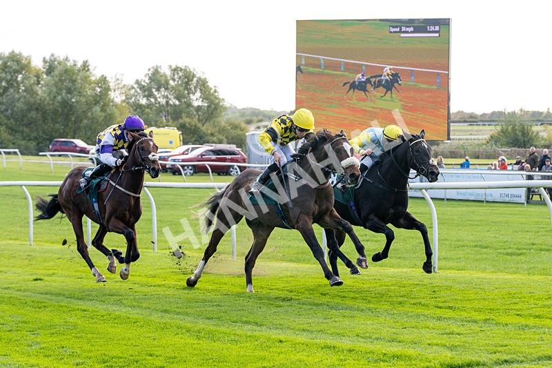 171026-Race 1-Lions Den-4806 - Race 1 1pm EBF 'Confined' Restricted Maiden Stakes