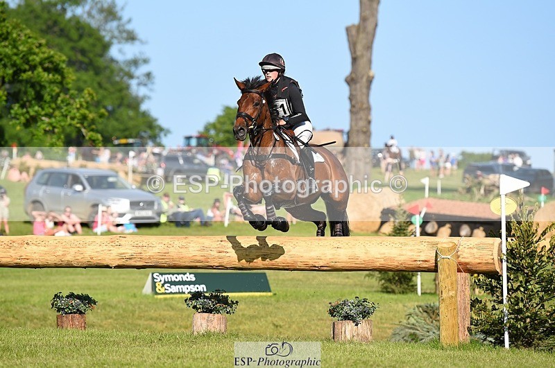 230527-180036-13697 - 151-GREANNANSTOWN_QUARRYMAN_GIRL-Grace_Taylor-XC