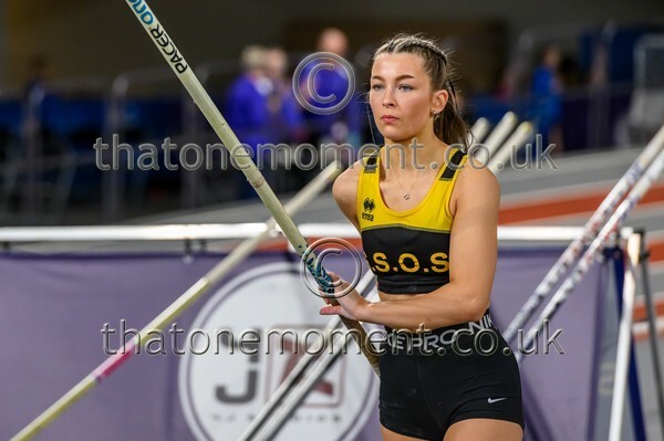 AgeInd25SUN-912598 - Field Female