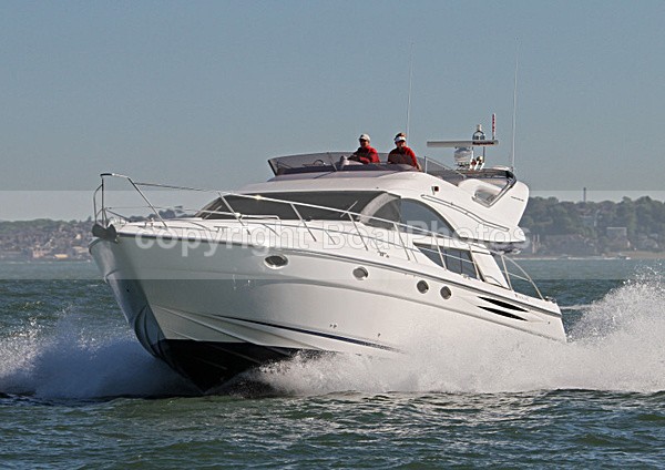 100523 SMOOTH N BLUE IMG_5157 - Flybridge Cruisers