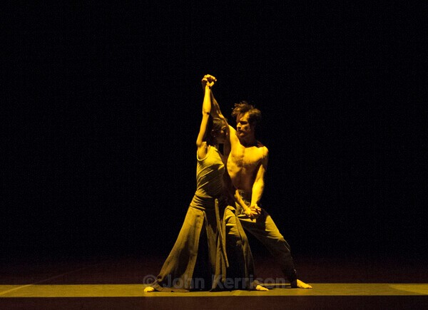  - Erina Takahashi and James Streeter - Dust