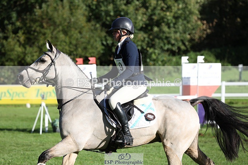 231022-102429-24512 - 619-GARVAGH.GOLDEN.OAK-Ella.Snow-TrotUp+SJ