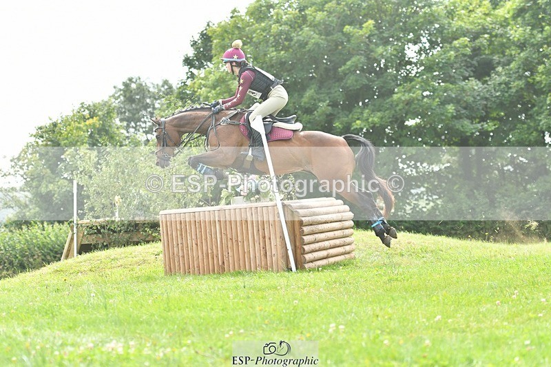 240803-145902-08102 - 173-Grace_Tucker-UPDOWN_DAI