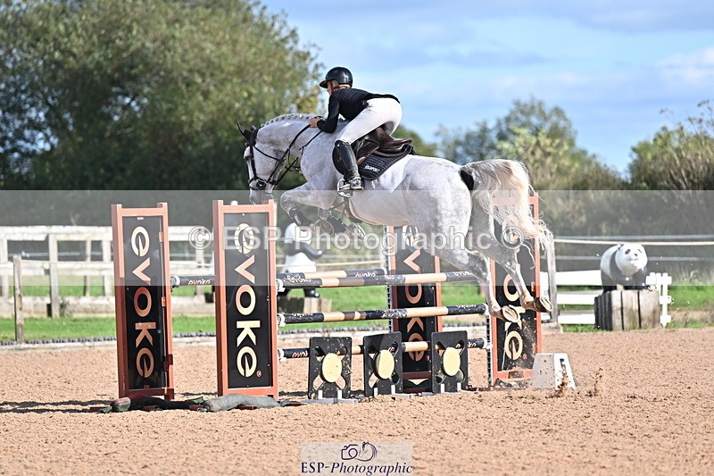 260923B-155203-01071 - Cls 06 Snr Fox & 1.20m Open