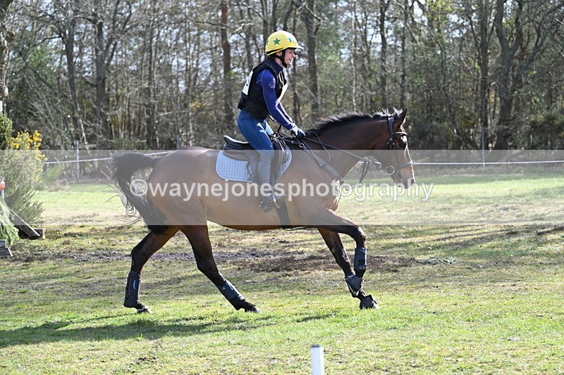 WJ7_0120 - Time 10:13 to 10:38 Times at the Fence