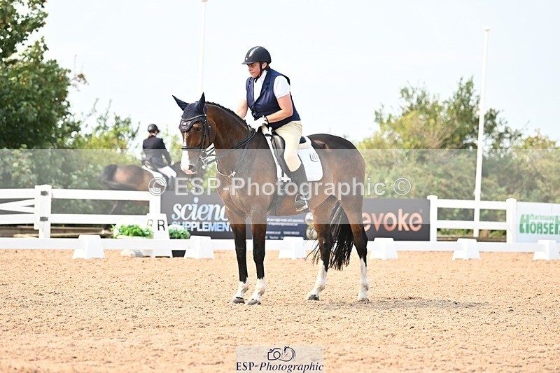 250816-150542-05762 - 031-Nicola.SealRebel.Heart