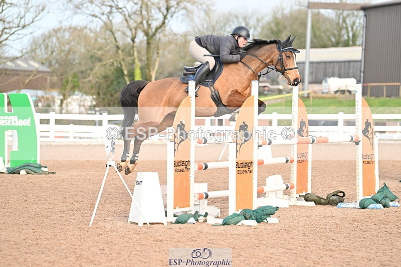 231209A-124158-01807 - Cls 12 Newcomers & 1.10m Open