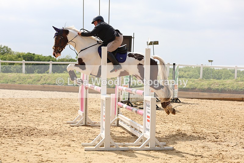 3E7A1140 - Class 13: Senior Newcomers/1.10m open
