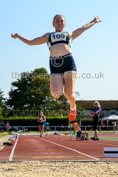 Age25SAT-917418 - Field Female Set Two