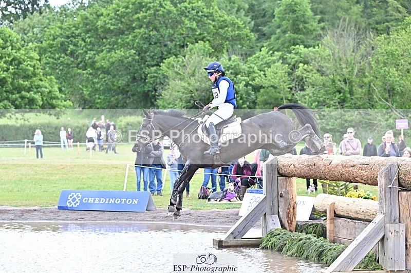 250525A-121805-15973 - D-409-Kirsty.Chabert-HERALDIKS.GIRL.OPPOSITION