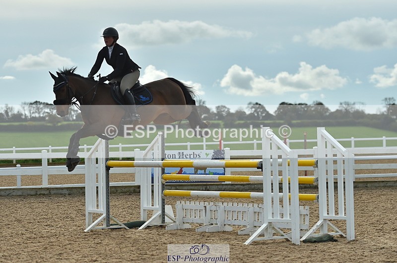 231111A-122100-01813 - Cls 12 Newcomers & 1.10m Open