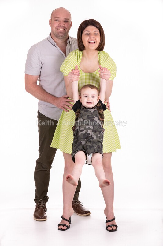 2KJS2804 - Jannie, Kristen & family. Studio