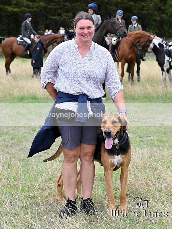 WJ7_0719 - Berks & Bucks Hound Exercise Blewbury 13-09-26