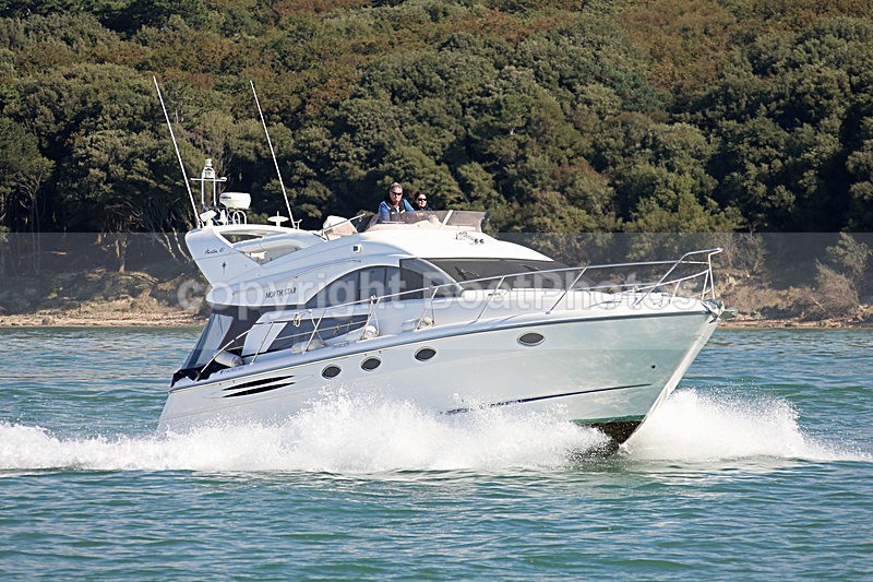 150919 NORTH STAR - FAIRLINE PHANTOM 40 WT7A2152 - Flybridge Cruisers