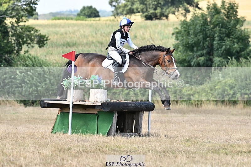 250824A-144832-38610 - 2147-George.Walford-meadow.sweet.conker