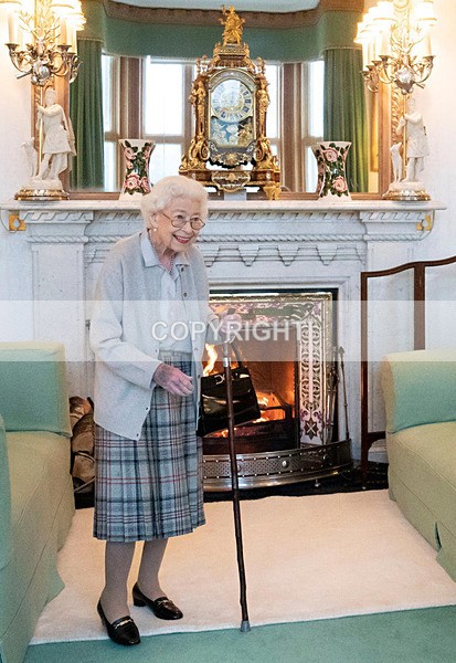 Q greets new PM - English Royals