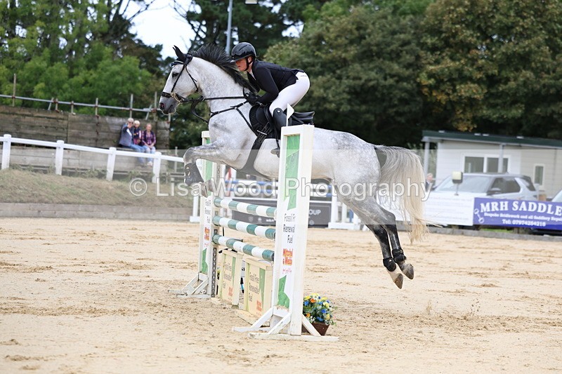 3E7A3168 - Class 8: Senior Newcomers/1.10m open