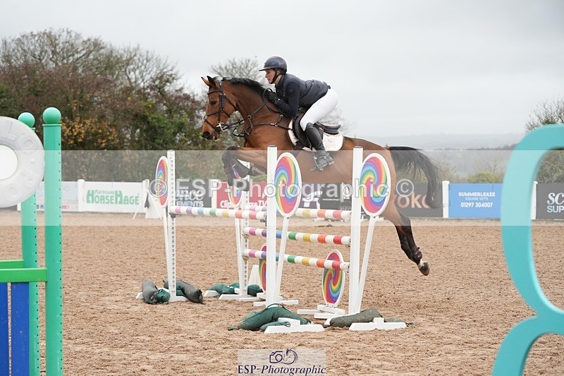 251109-112957-03566 - Cls 20 Newcomers and 1.10m Open