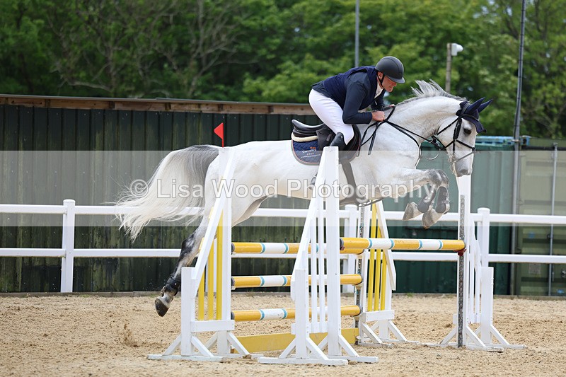 3E7A9391 - Class 8: Senior Newcomers/1.10m open