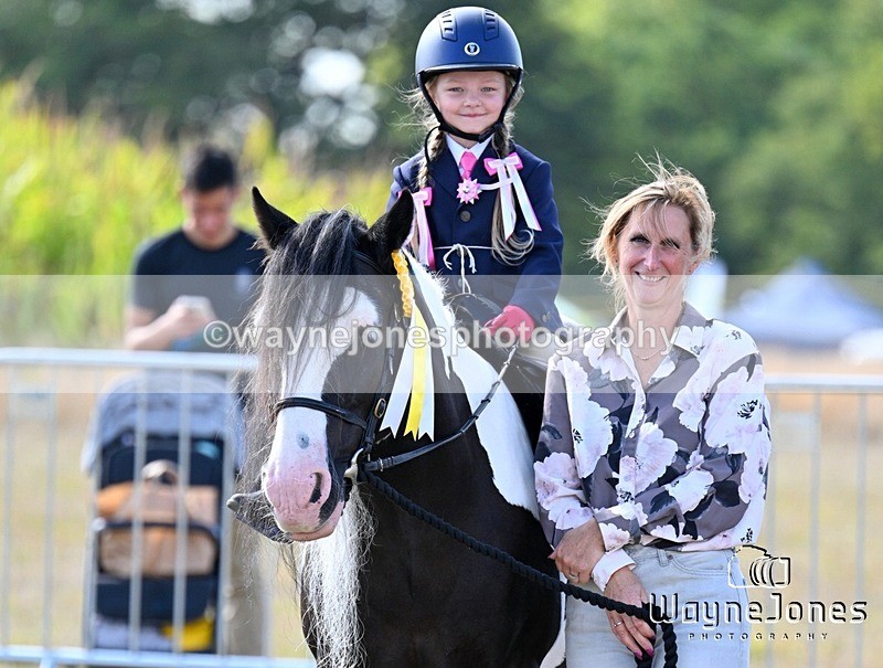 WJ7_9973 - Kellie and Nancy at Swallowfield 31-08-26