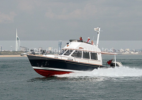 110711 SABRE IMG_9614 - Flybridge Cruisers