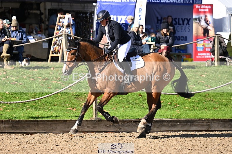 251024A-125316-10504 - C-240-Issy.Hollidge