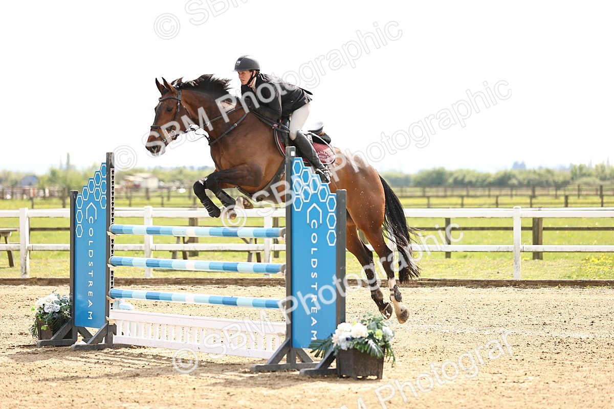  - Class 13 - Senior Foxhunter - 1.20m