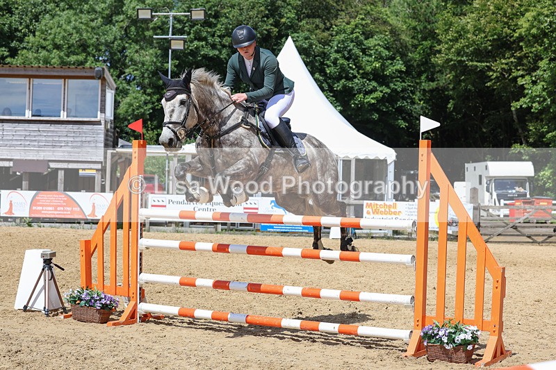 3E7A7405 - Class 8: Senior Newcomers/1.10m open