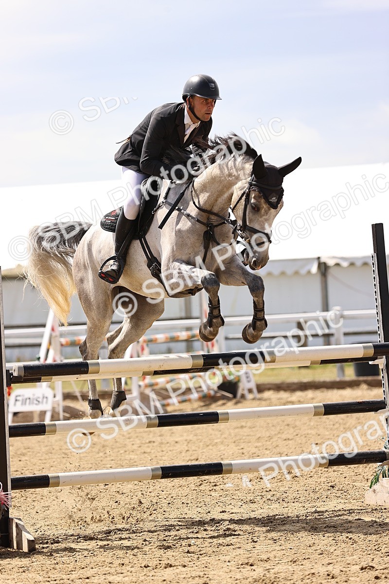 SBM_009890 - Class 8 - Senior Newcomers - 1.10  Open