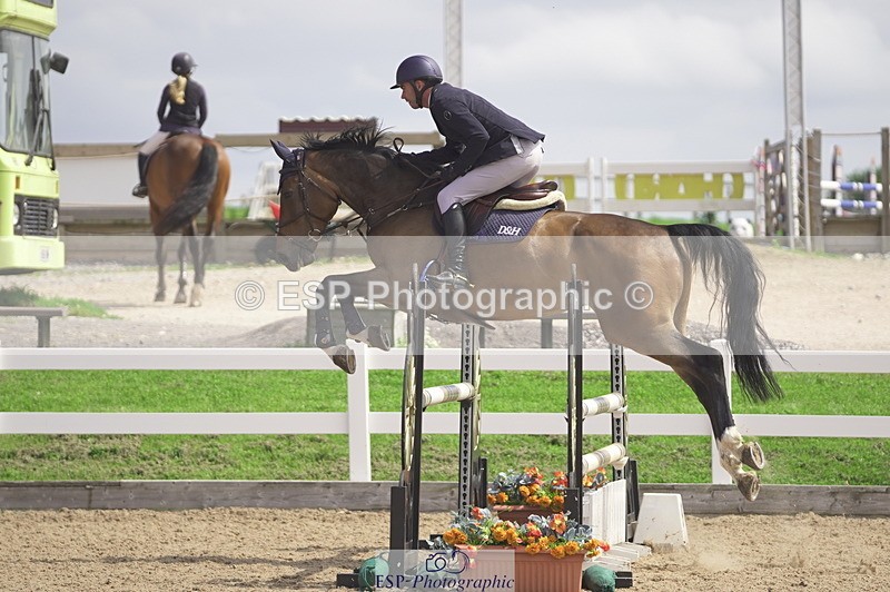 230810A-131812-02374 - Cls 4 1.05m Amateur Quali