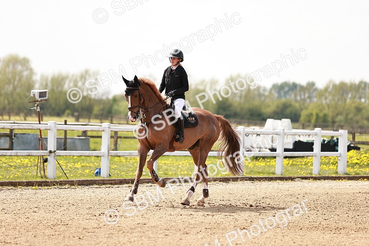  - Class 26 - Senior Foxhunter - 1.20m