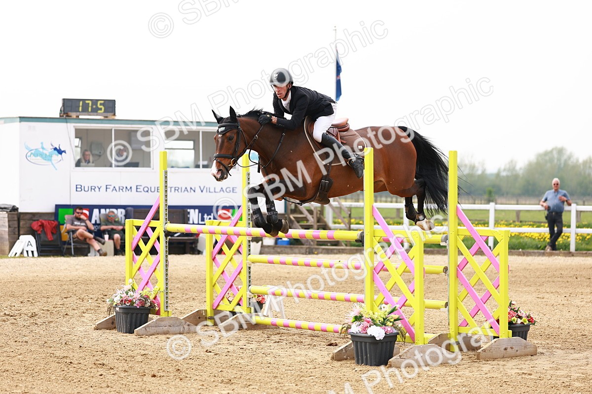  - Class 19 - Senior Foxhunter - 1.20m