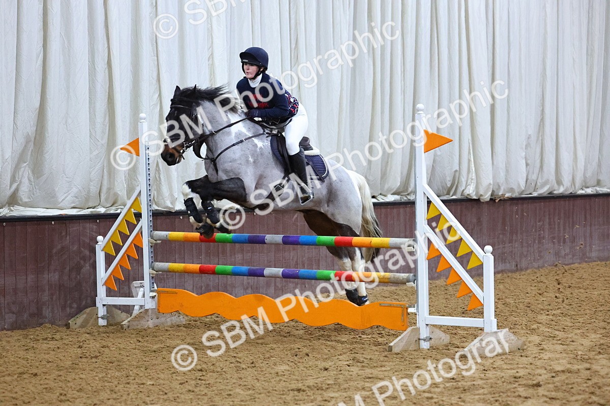 SBM_002583 - Class 6 - Holly & Ivy Stakes - 90cm