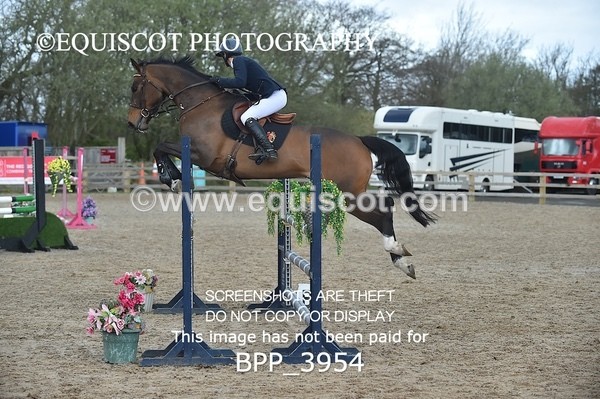 BPP_3954 - CLASS 4 Senior Newcomers/ 1.10m Open