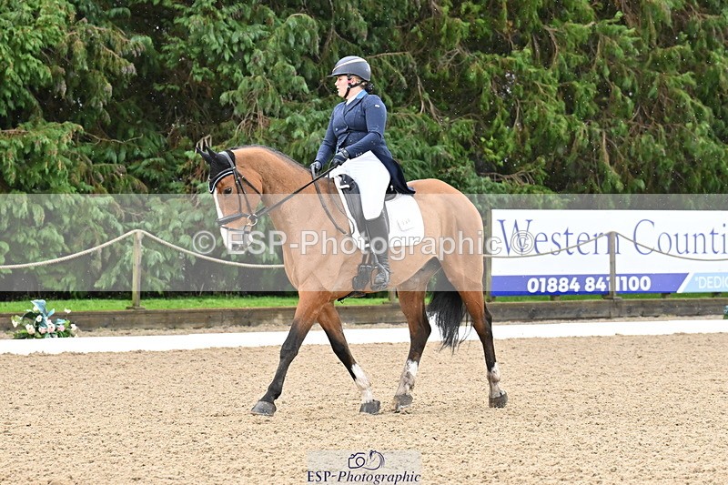 251023A-125236-02016 - C-240-Issy.Hollidge