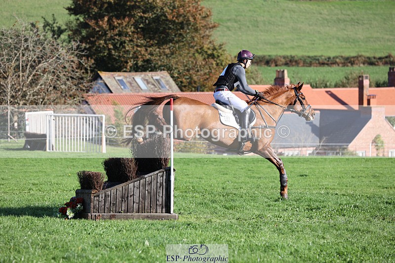 241025-112221-06476 - 017-Louis.Pern-CLASSICTOP.MISS.VIVIENNE