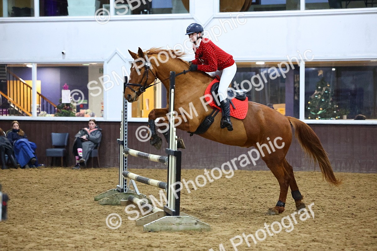 SBM_002729 - Class 6 - Holly & Ivy Stakes - 90cm