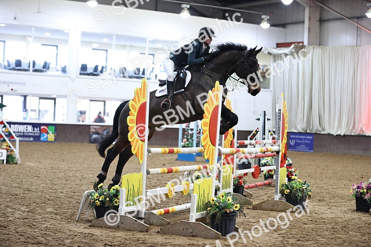 SBM_004868_Class 16 - Senior Newcomer - 110m - Customer Cart - Lily