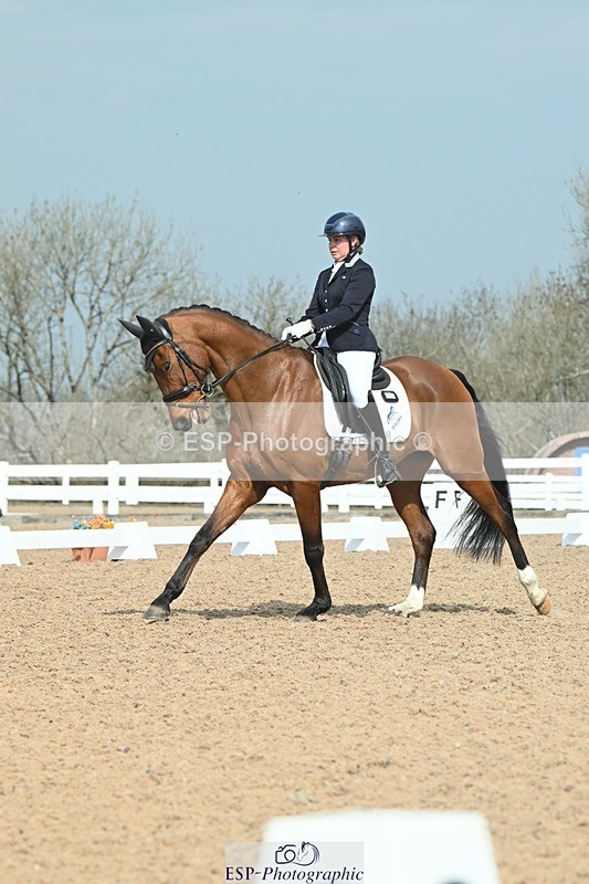 250403-103619-01487 - 036-Abbie.Newbury-Seagry.Viceroy