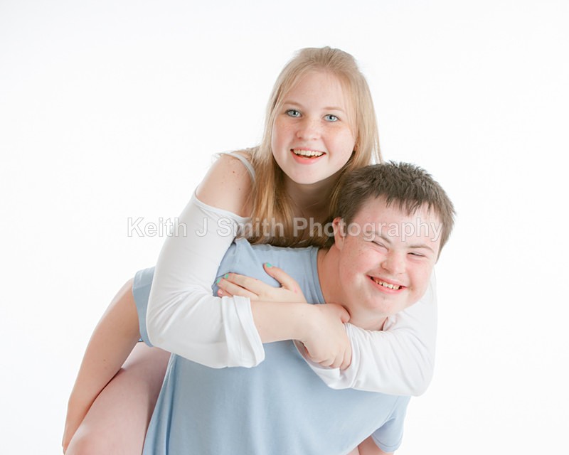 1SKJ6292 - Marianne and Family