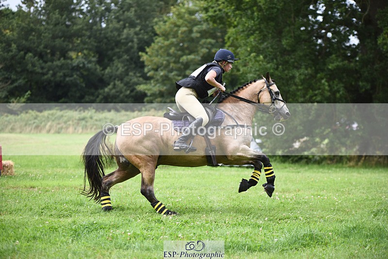 240804-113344-12325 - 316-Chloe_Dunn-TOWERHILL_SHAMIE