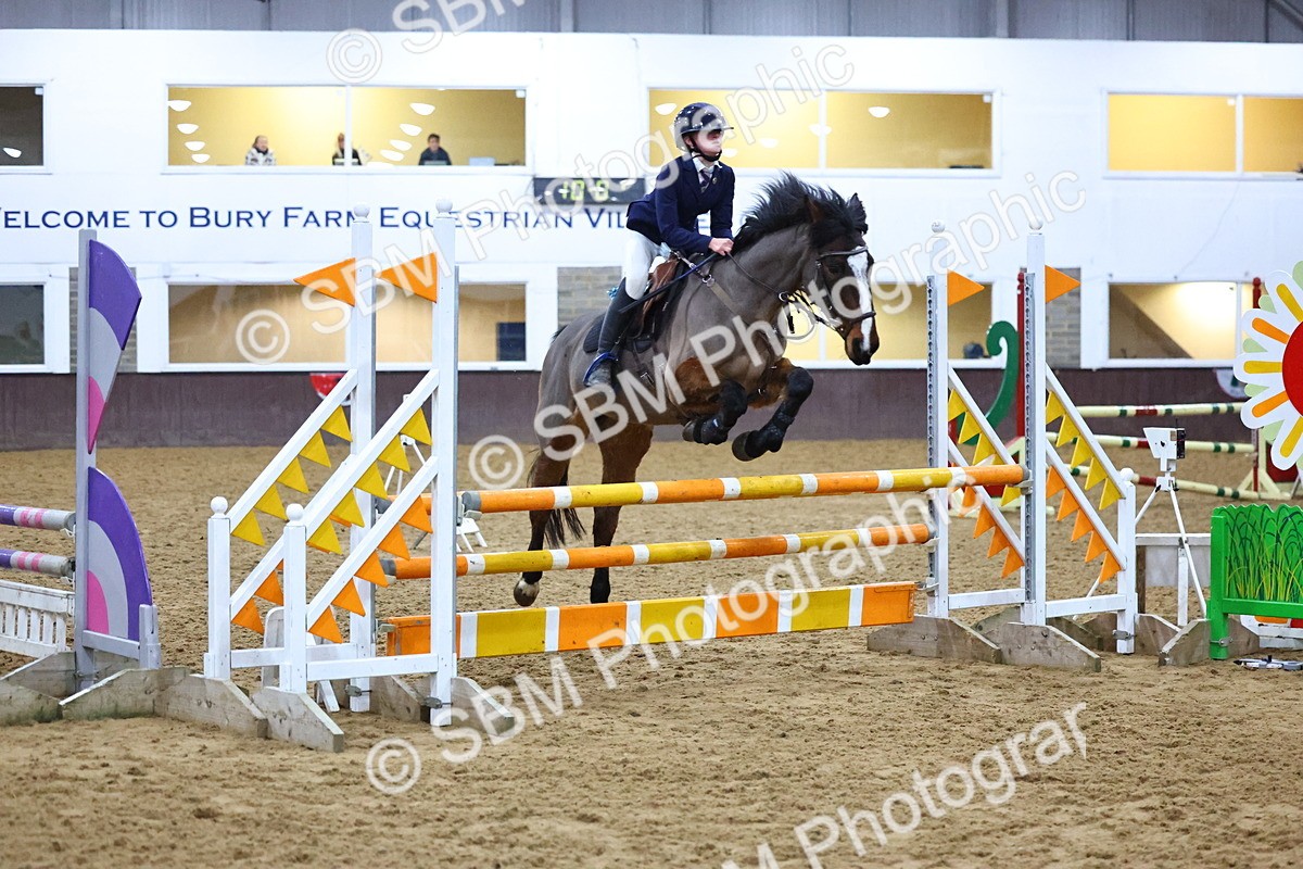 SBM_002820 - Class 6 - Holly & Ivy Stakes - 90cm