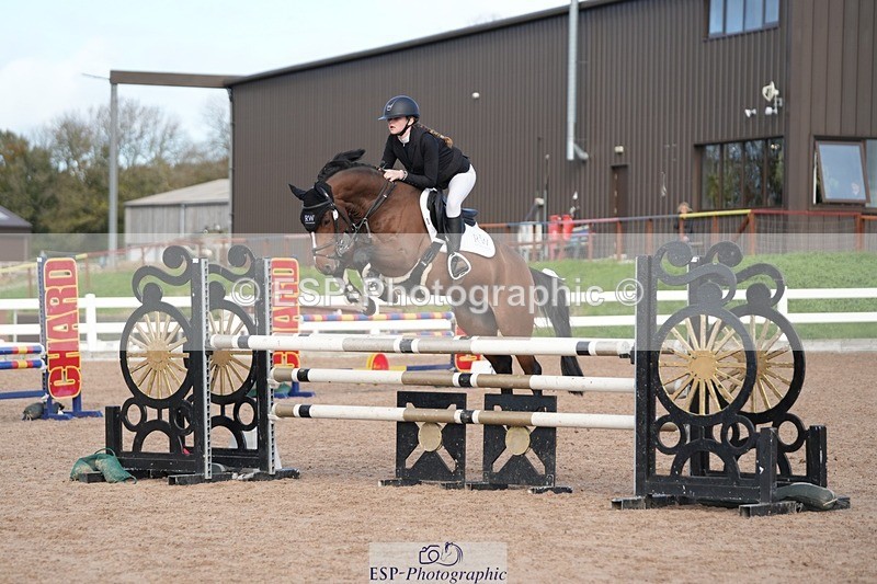 251025-141618-00610 - Cls 13 Pony Foxhunter and 1.10m